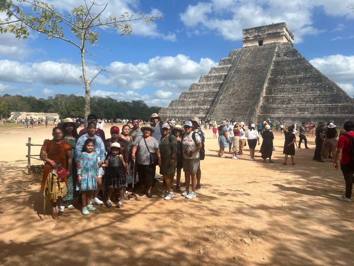 Grupo de tour en Chichén Itzá